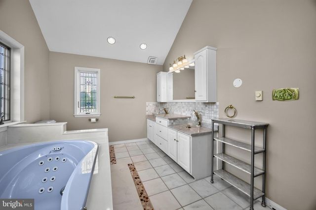 24 LEHMANN DR, Douglassville, PA 19518