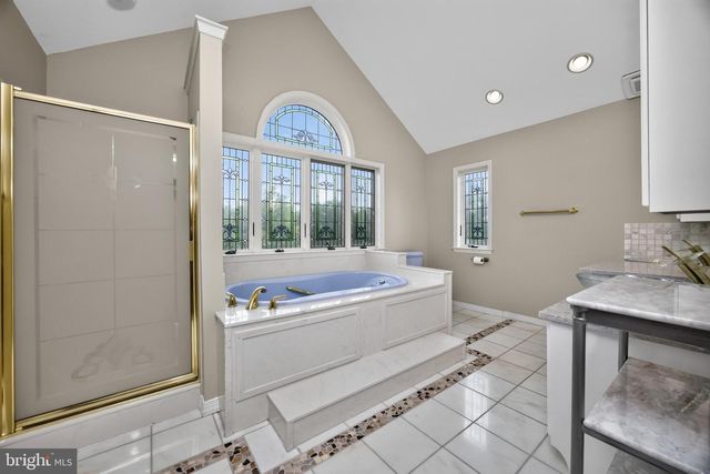 24 LEHMANN DR, Douglassville, PA 19518