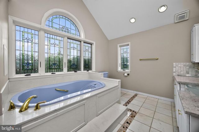 24 LEHMANN DR, Douglassville, PA 19518