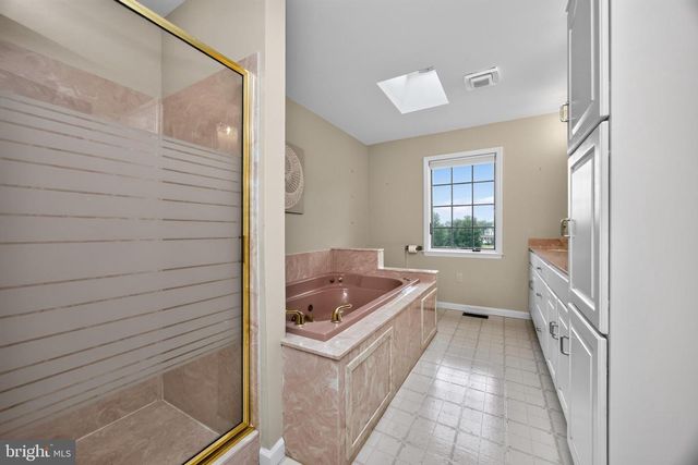 24 LEHMANN DR, Douglassville, PA 19518