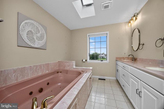 24 LEHMANN DR, Douglassville, PA 19518
