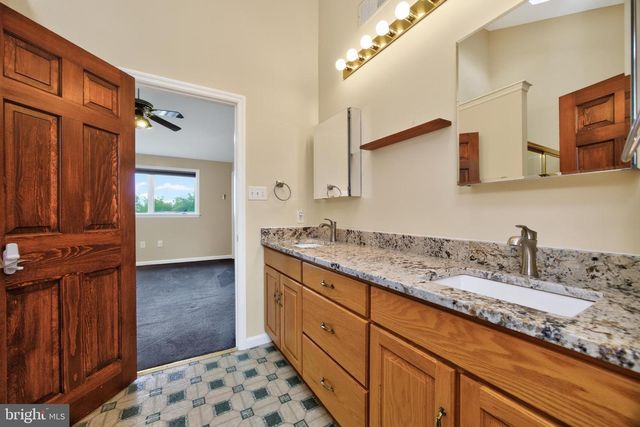 24 LEHMANN DR, Douglassville, PA 19518