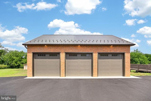 24 LEHMANN DR, Douglassville, PA 19518