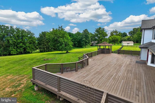 24 LEHMANN DR, Douglassville, PA 19518
