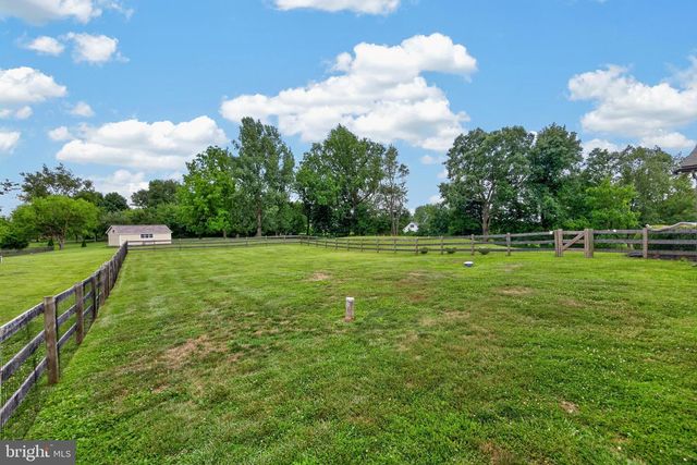 24 LEHMANN DR, Douglassville, PA 19518