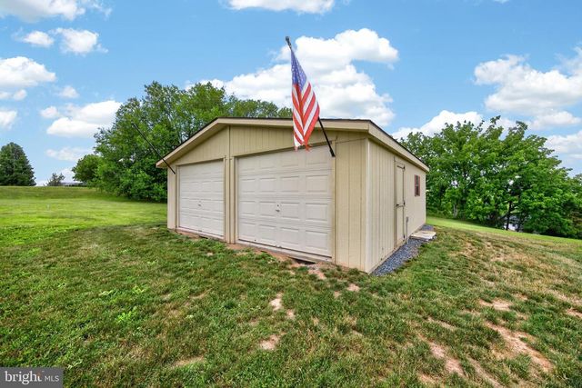 24 LEHMANN DR, Douglassville, PA 19518