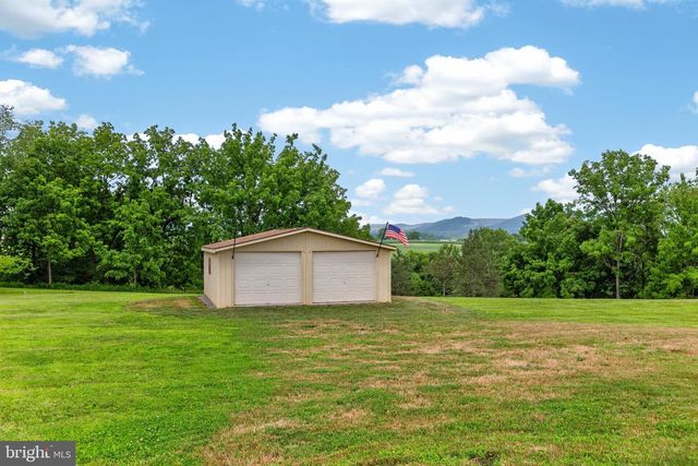 24 LEHMANN DR, Douglassville, PA 19518
