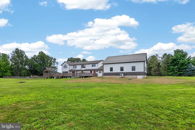 24 LEHMANN DR, Douglassville, PA 19518