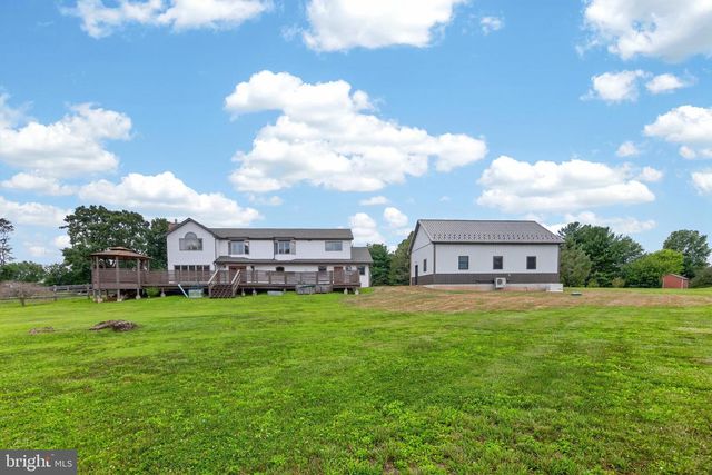 24 LEHMANN DR, Douglassville, PA 19518