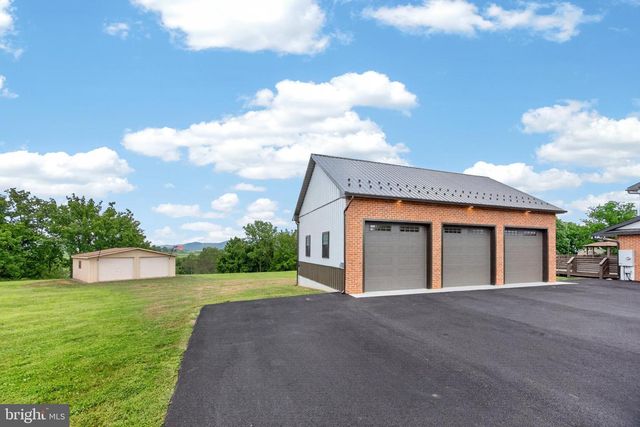 24 LEHMANN DR, Douglassville, PA 19518