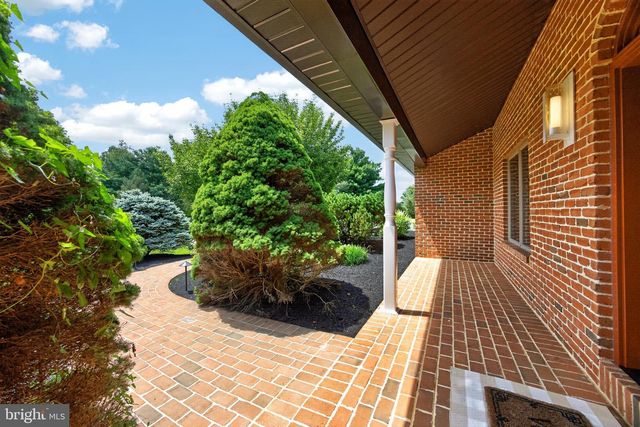 24 LEHMANN DR, Douglassville, PA 19518