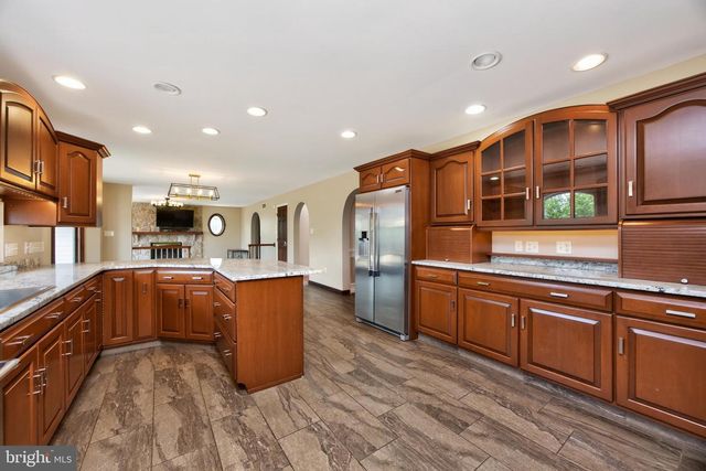 24 LEHMANN DR, Douglassville, PA 19518