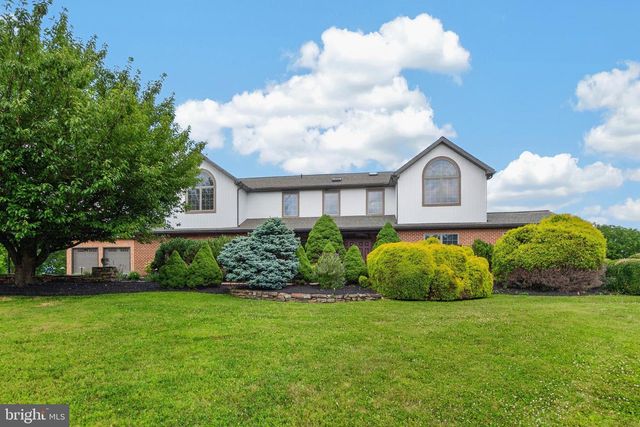 24 LEHMANN DR, Douglassville, PA 19518