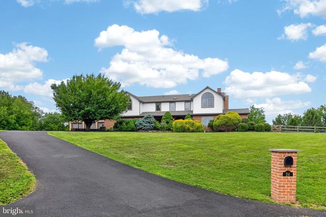 24 LEHMANN DR, Douglassville, PA 19518