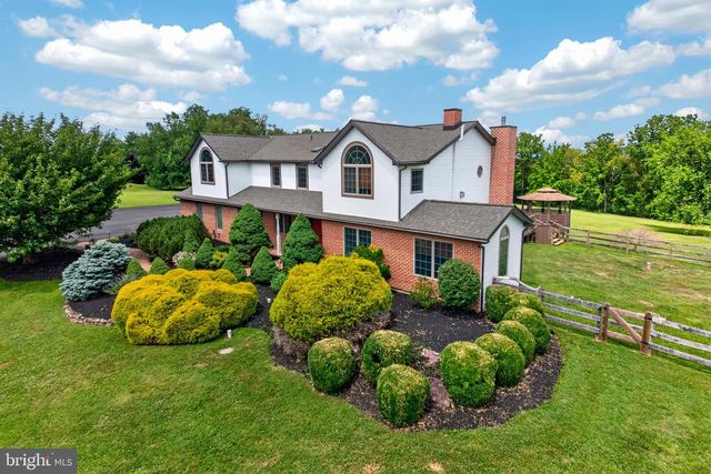 24 LEHMANN DR, Douglassville, PA 19518