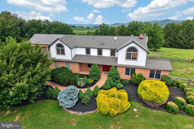 24 LEHMANN DR, Douglassville, PA 19518