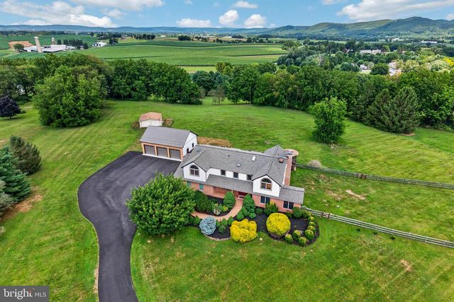 24 LEHMANN DR, Douglassville, PA 19518