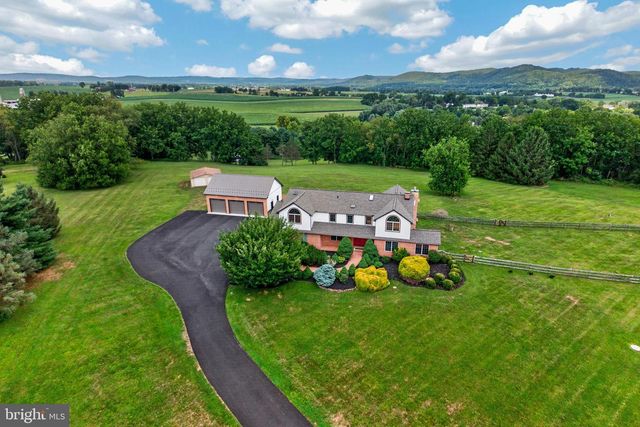 24 LEHMANN DR, Douglassville, PA 19518