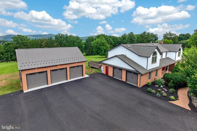 24 LEHMANN DR, Douglassville, PA 19518