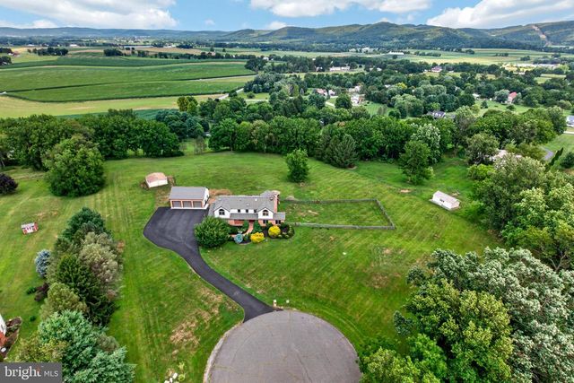 24 LEHMANN DR, Douglassville, PA 19518