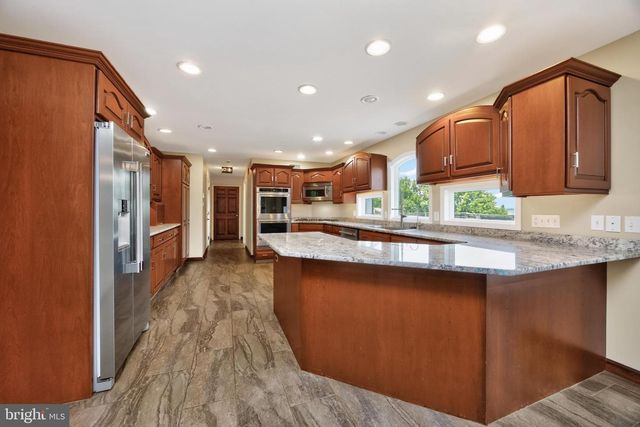 24 LEHMANN DR, Douglassville, PA 19518