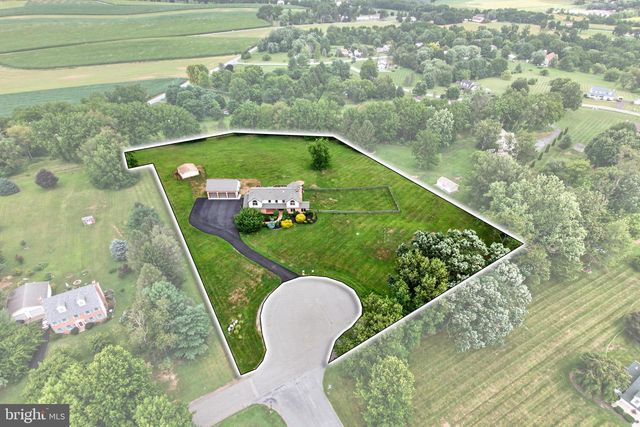 24 LEHMANN DR, Douglassville, PA 19518