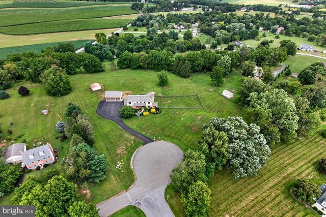 24 LEHMANN DR, Douglassville, PA 19518