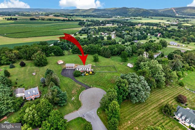 24 LEHMANN DR, Douglassville, PA 19518