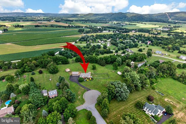 24 LEHMANN DR, Douglassville, PA 19518