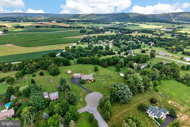 24 LEHMANN DR, Douglassville, PA 19518