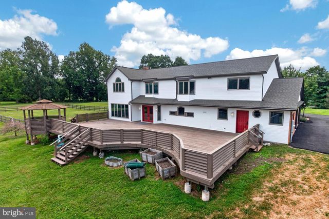 24 LEHMANN DR, Douglassville, PA 19518