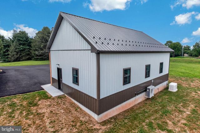24 LEHMANN DR, Douglassville, PA 19518