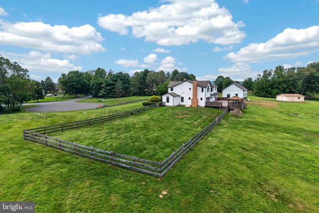 24 LEHMANN DR, Douglassville, PA 19518