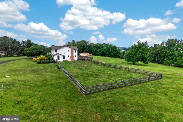 24 LEHMANN DR, Douglassville, PA 19518