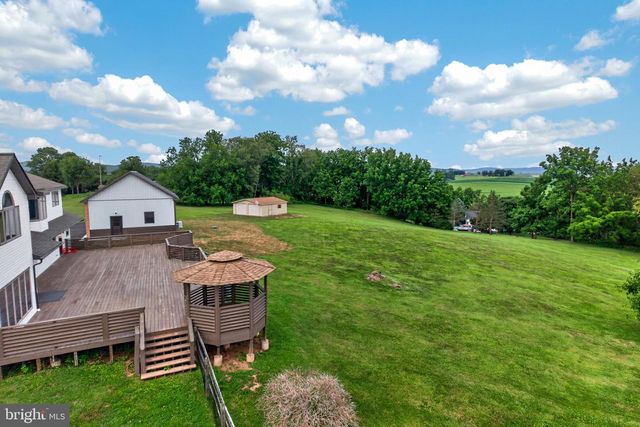 24 LEHMANN DR, Douglassville, PA 19518