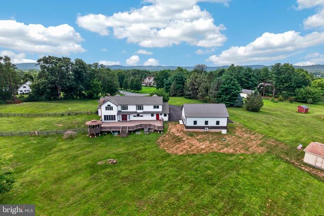 24 LEHMANN DR, Douglassville, PA 19518