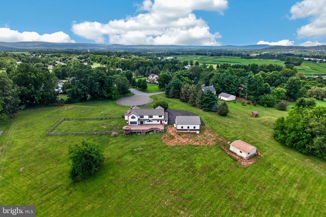24 LEHMANN DR, Douglassville, PA 19518