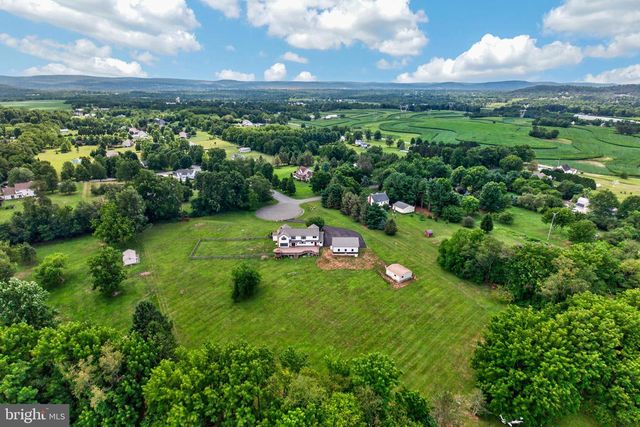 24 LEHMANN DR, Douglassville, PA 19518