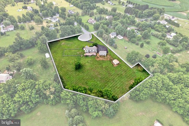 24 LEHMANN DR, Douglassville, PA 19518