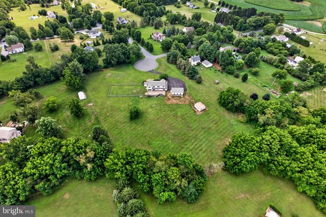 24 LEHMANN DR, Douglassville, PA 19518