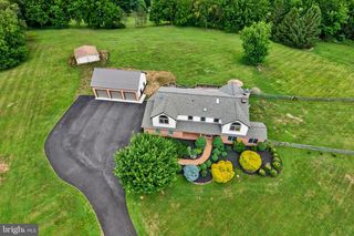 24 LEHMANN DR, Douglassville, PA 19518