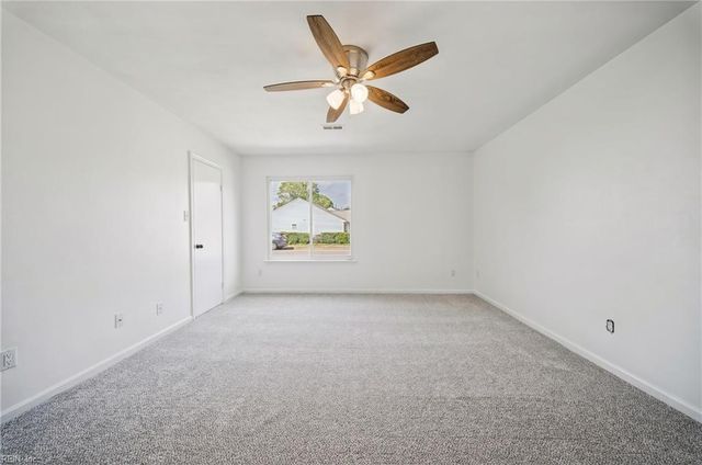 2141 Bloomsbury LN, Virginia Beach, VA 23454