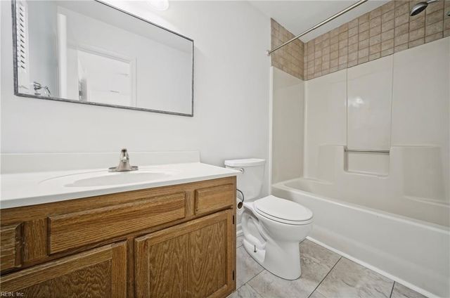 2141 Bloomsbury LN, Virginia Beach, VA 23454