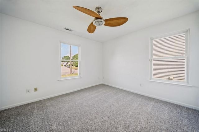 2141 Bloomsbury LN, Virginia Beach, VA 23454