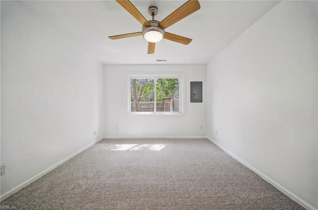 2141 Bloomsbury LN, Virginia Beach, VA 23454
