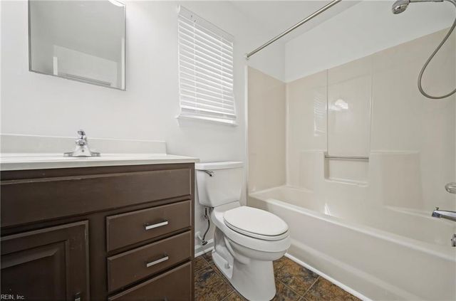 2141 Bloomsbury LN, Virginia Beach, VA 23454