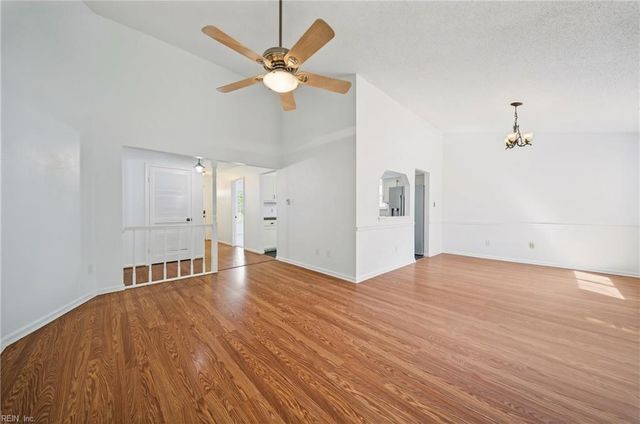 2141 Bloomsbury LN, Virginia Beach, VA 23454