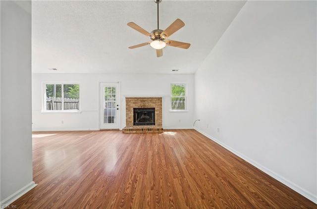 2141 Bloomsbury LN, Virginia Beach, VA 23454