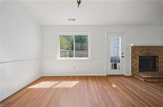 2141 Bloomsbury LN, Virginia Beach, VA 23454