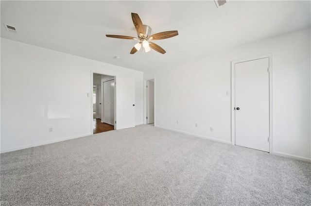 2141 Bloomsbury LN, Virginia Beach, VA 23454